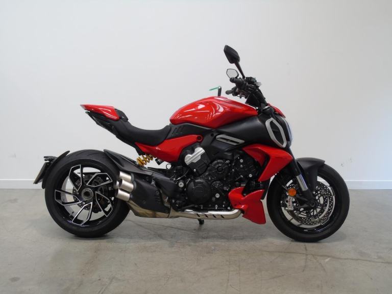 2024 Ducati Diavel V4, Ducati Red Livery, 2 previous owners, 5500 miles