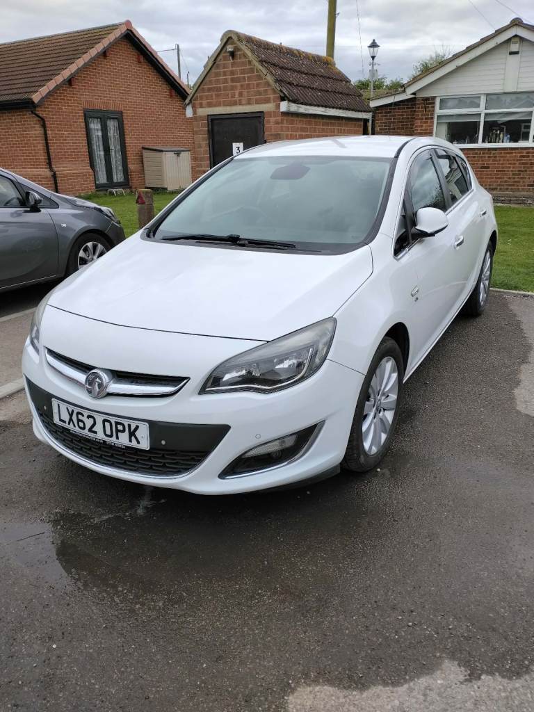Vauxhall, ASTRA, ELITE  Hatchback, 2012, Manual, 1956 (cc), 5 doors