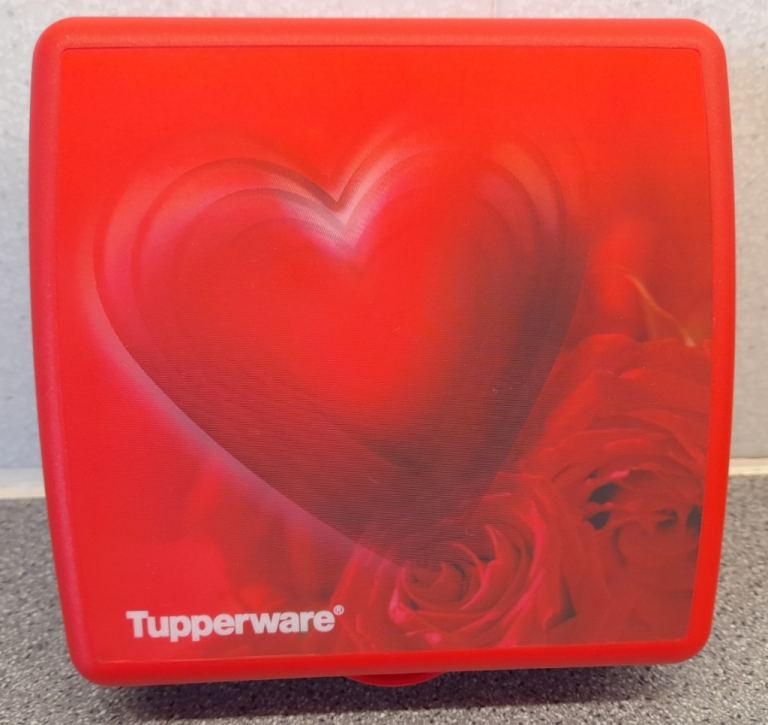 Tupperware special edition holographic3D heart picture Sandwich Box/Keeper, red,New