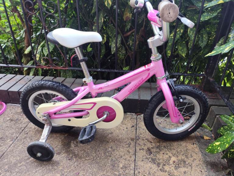 Specialized hotrock 12 " kids bike with stabilisers 