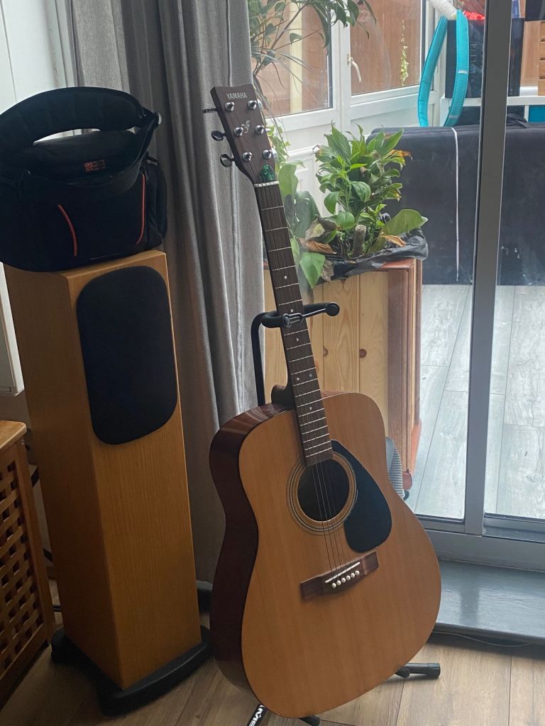 Yamaha Acoustic Guitar