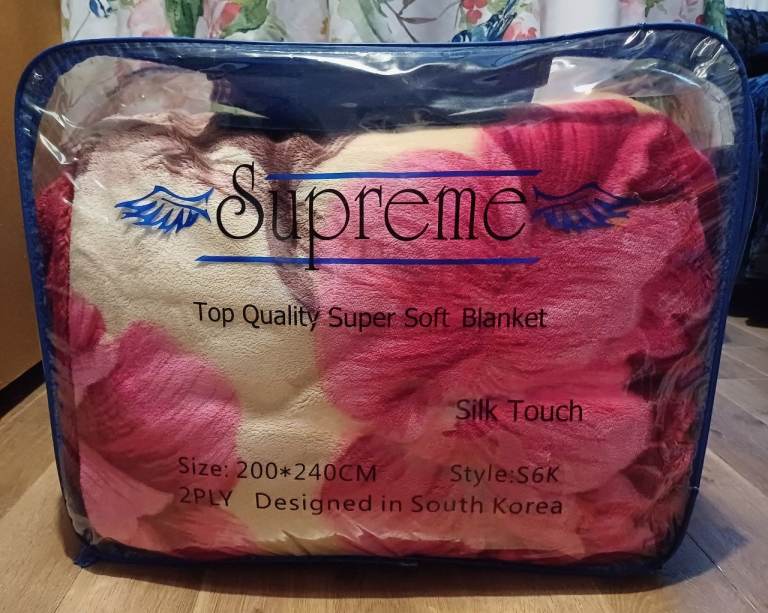 "Supreme" throw bed blanket king size reversable