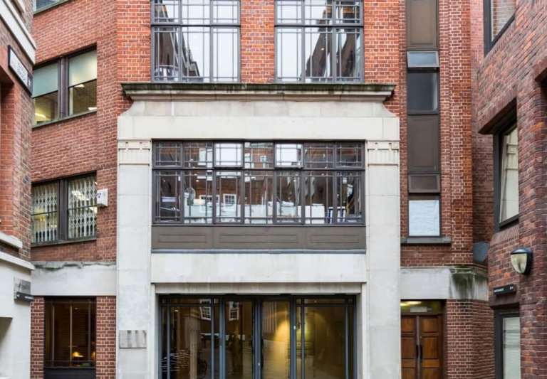 Furnished self containted offices to rent in *Blackfriars*. Large Office for 6 to 20 desks