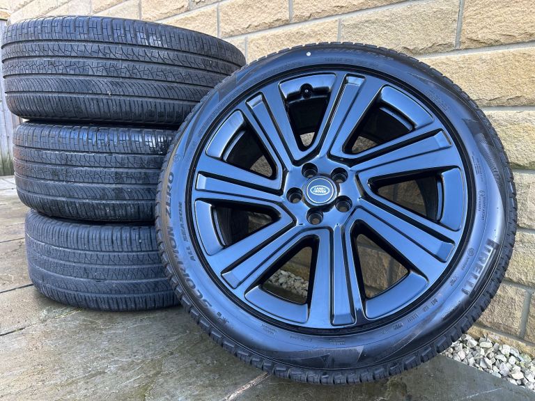 Range Rover Sport Vogue Discovery L460 22" Alloy wheels style 7023 Powdered Black & 8mm Pirelli’s!