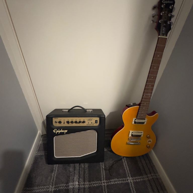 Epiphone Les Paul Special VE Electric Guitar and Amp