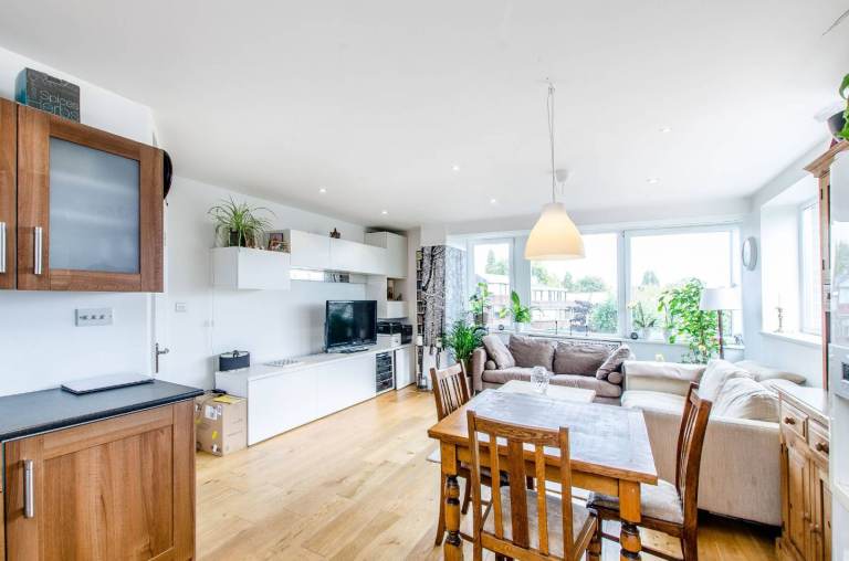 Beautiful 3 Bedroom Flat in Belsize Park - NO AGENCY PLEASE only Private Individuals