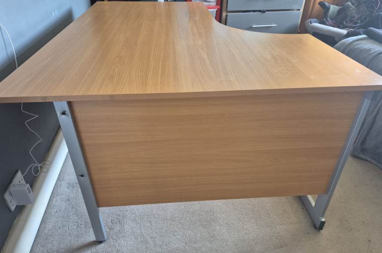 Large Corner Desk – Wood Effect, Good Condition
