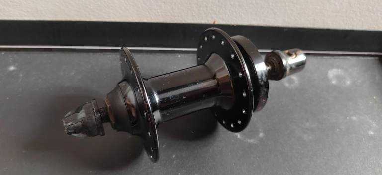 FRONT WHEEL HUB 