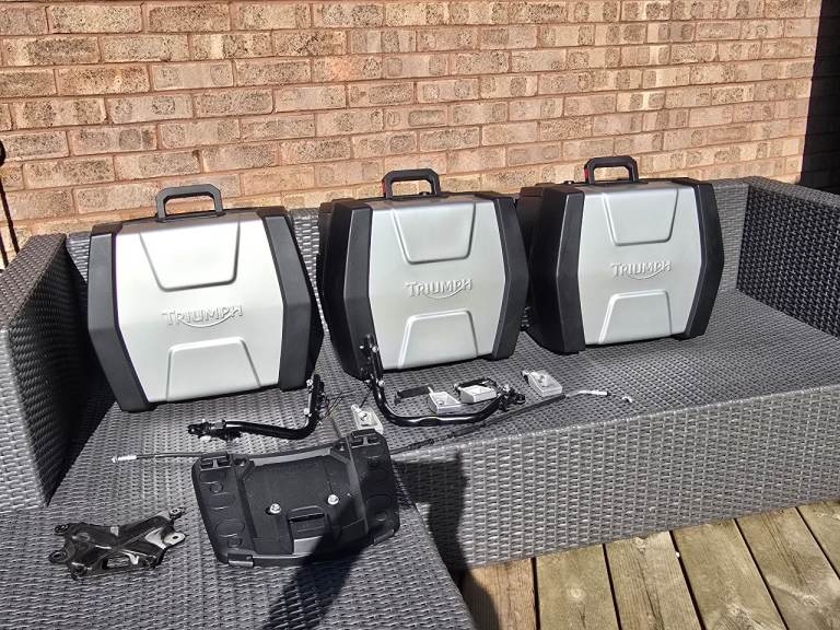 Triumph Tiger 800 full panniers and top box + all fixings