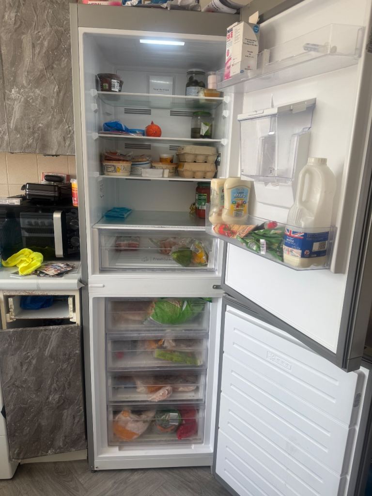 Indesit Silver Fridge Freezer with Water Dispenser – Good Condition