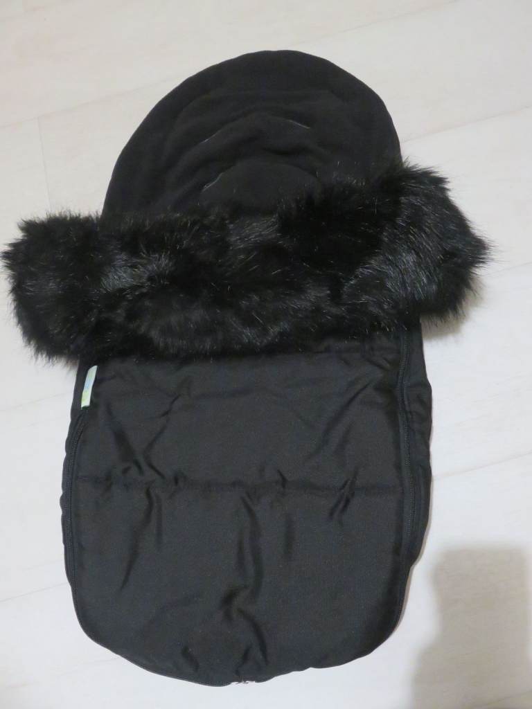 Baby foot muff with removable fur