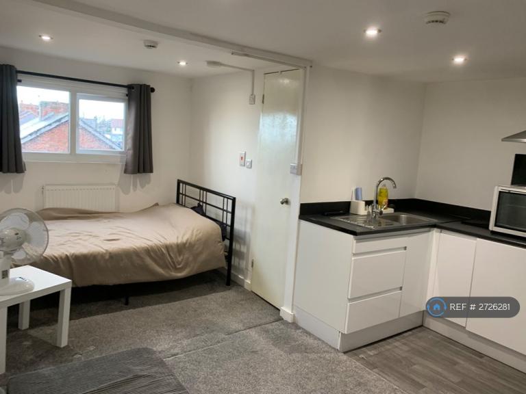 Studio flat in Granville Street, Worsley, Manchester, M28 (#2726281)