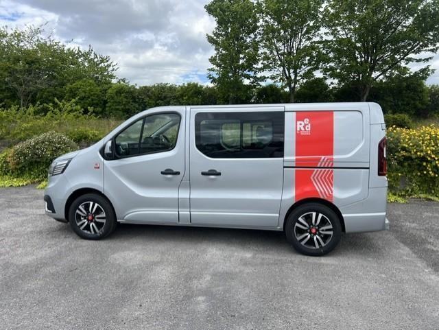 RENAULT TRAFIC CREW VAN BUS 6 SEATER EXCLUSIVE EDITION AUTO L1 H1