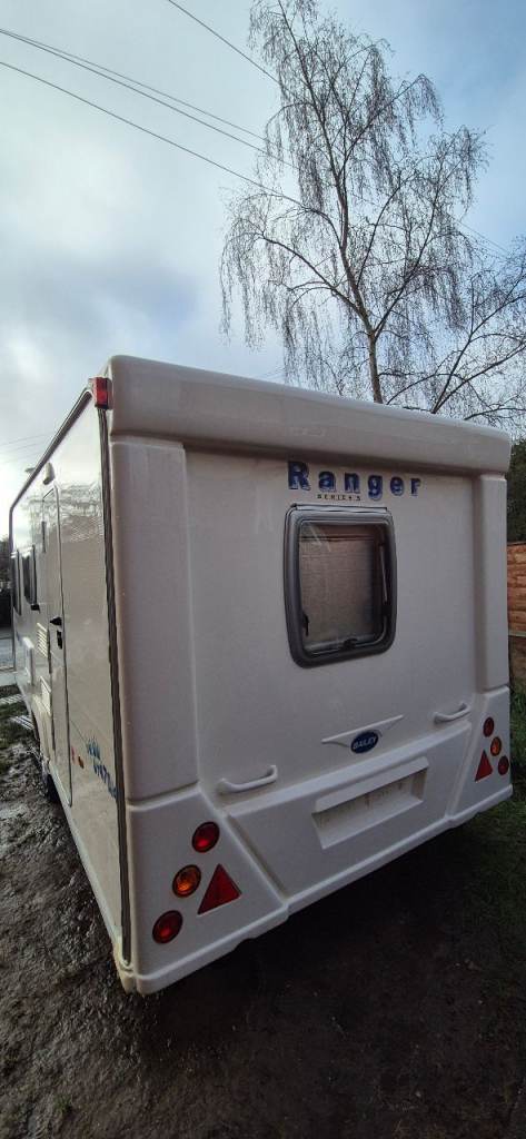 Caravan 4 berth with awning and motor mover 