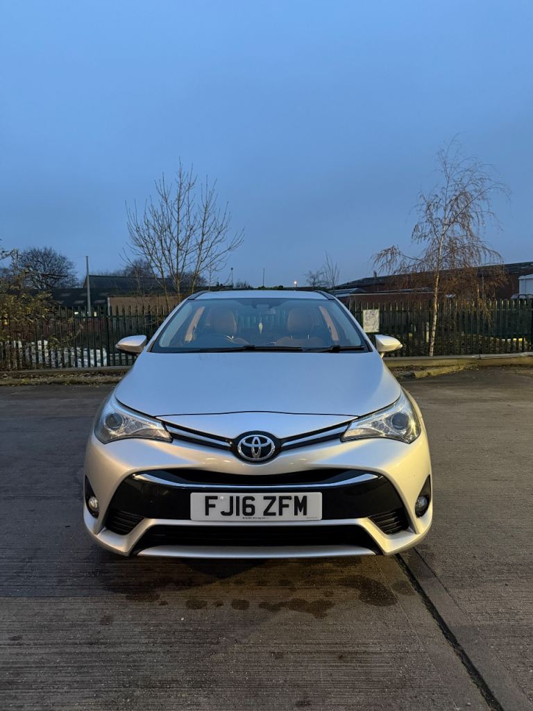 Toyota Avensis - Wolverhampton Taxi for RENT *Cheap*