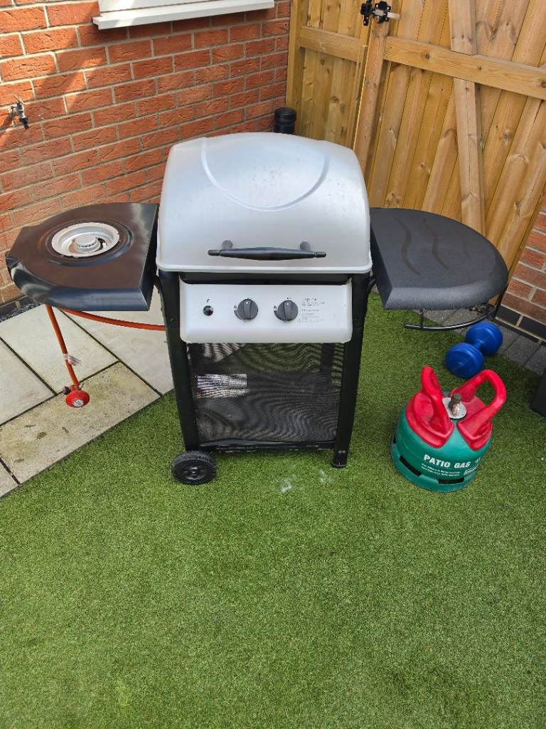 Laguna 2 Burner Gas BBQ with Side Burner Ex Condition – Gas Bottle Included – World Cup Ready