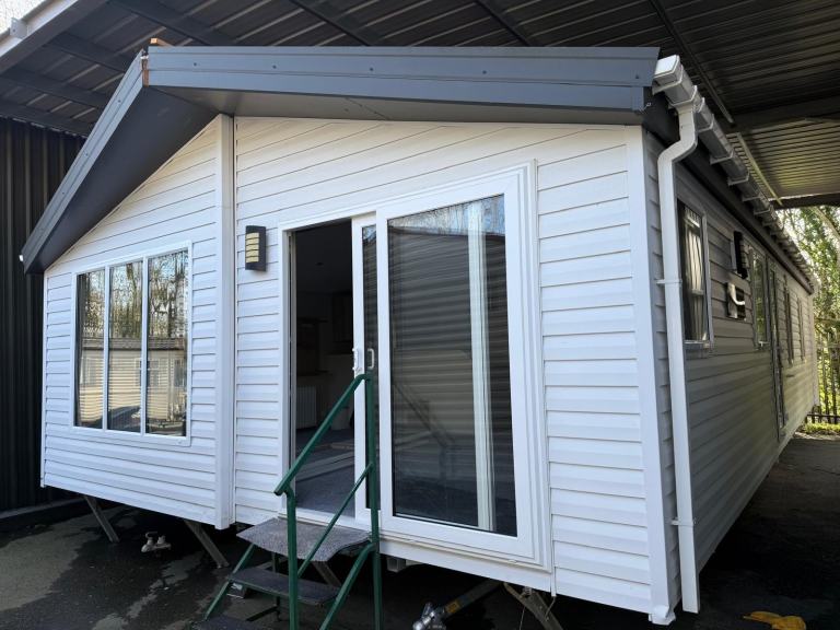 WILLERBY CLEARWATER 40X20 • 3 BED TWIN LODGE • MINT CONDITION • £48,500