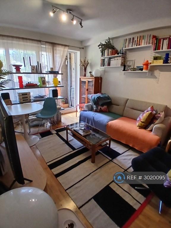 3 bedroom flat in Rowan Court, Kingston Upon Thames, KT2 (3 bed) (#3020095)