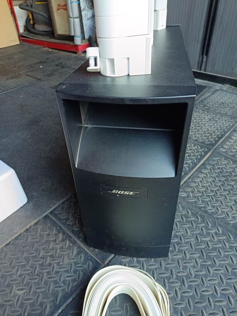 Bose lifestyle 15 sub and L C R speakers 
