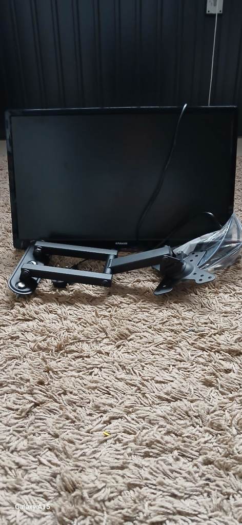 Small tv and bracket
