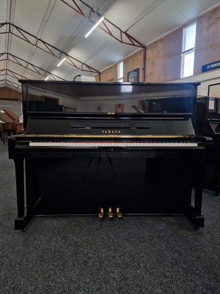 Yamaha U1 Upright Piano | Polished Black
