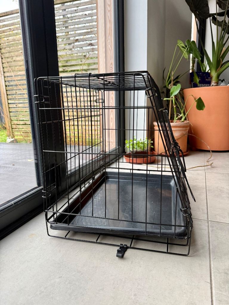 Small collapsible dog crate