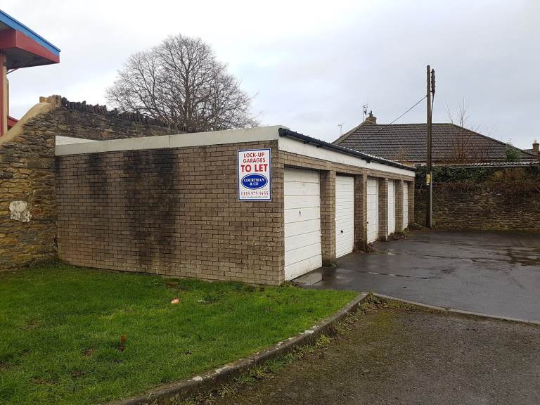 Garage/Parking/Storage to rent: Bremilham Rise Malmesbury Wiltshire SN16 0DH