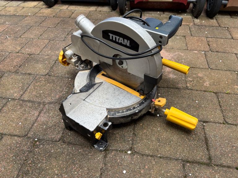 Titan mitre saw 
