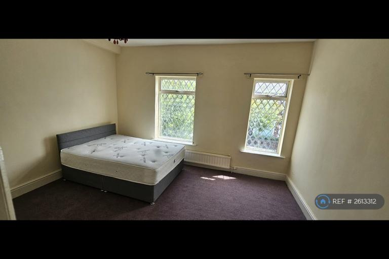 5 bedroom house in Lily Lane, Manchester, M9 (5 bed) (#2613312)