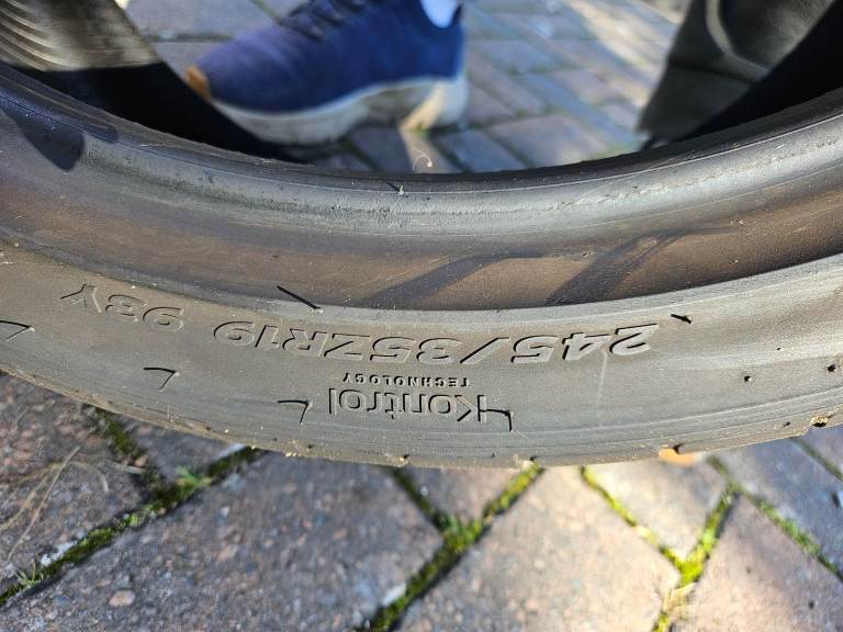 Tyre 245/35 ZR19 93y