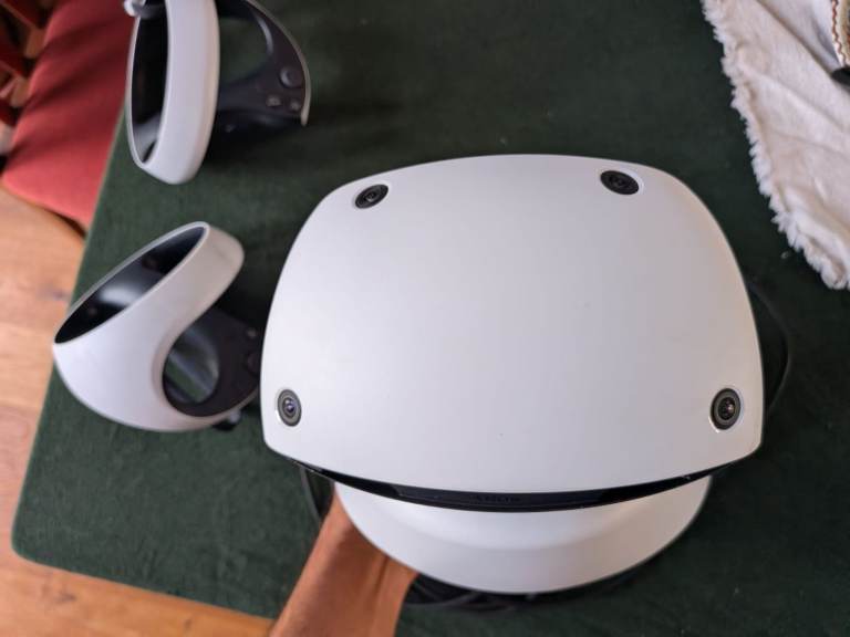 PlayStation VR2 (PSVR2) Headset – Like New / Barely Used – £200