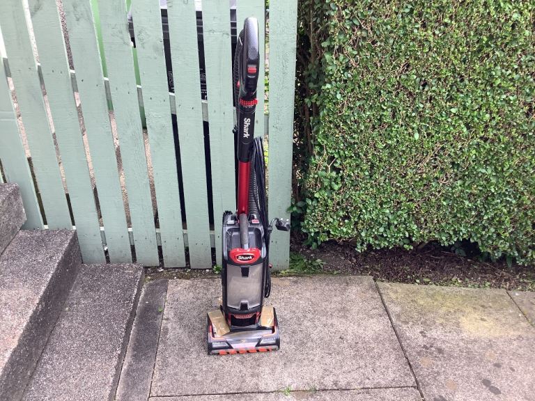 FREE SHARK NZ 801 VACUUM CLEANER
