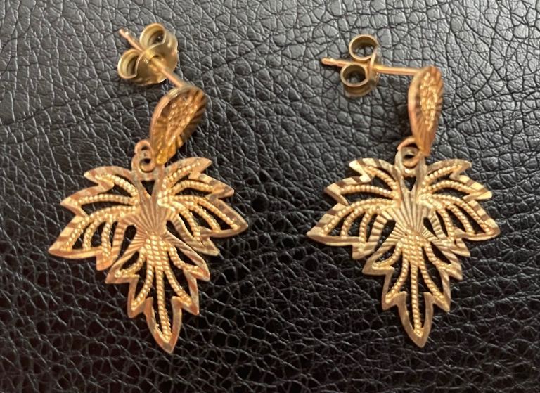 9ct Gold Leaf Design Stud Earrings