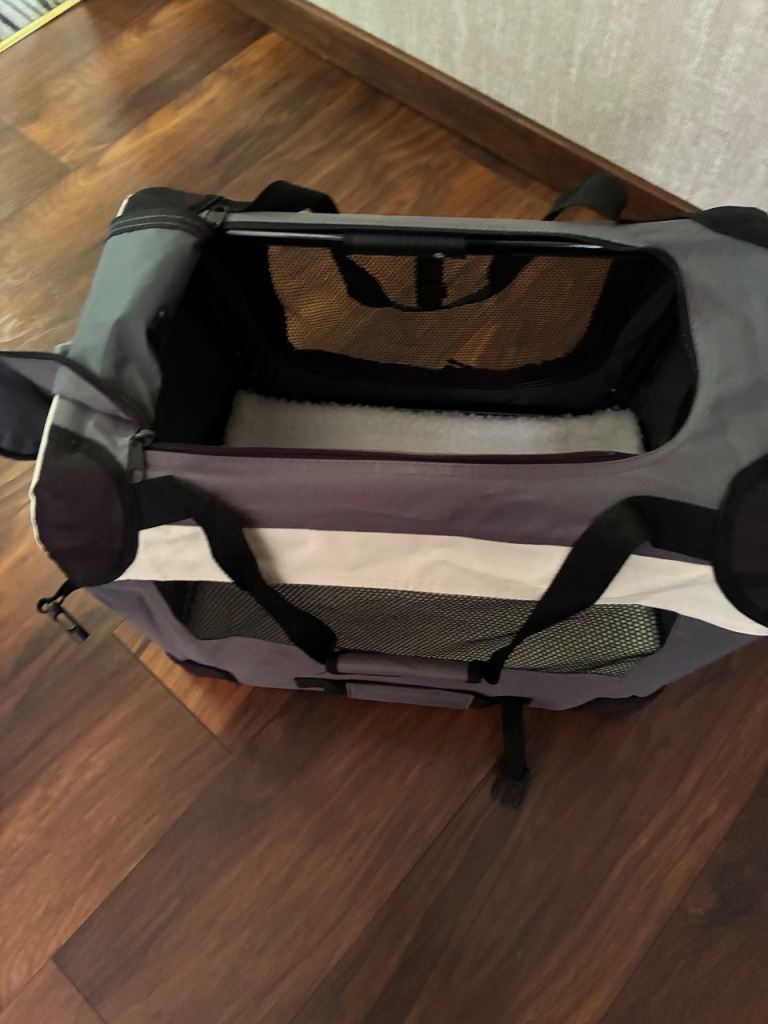 Pawhut dog carrier 