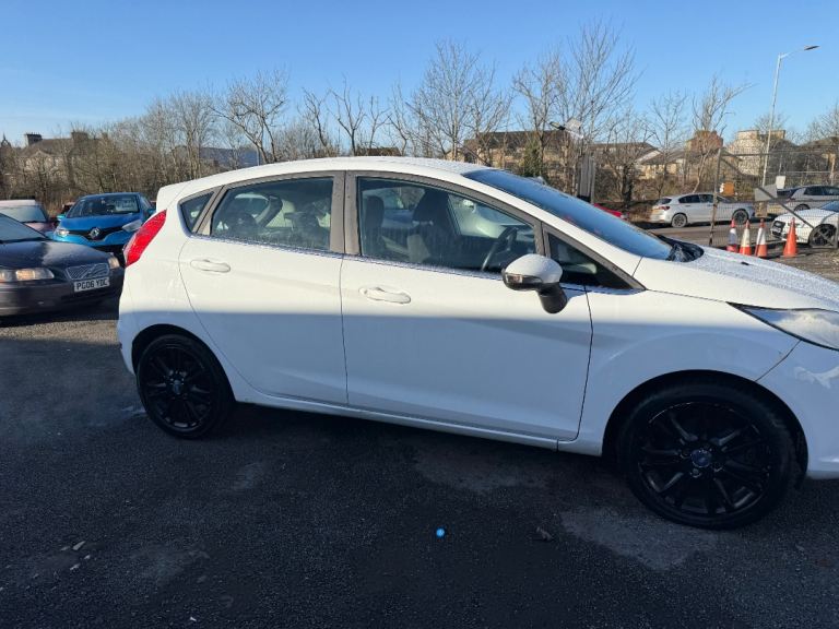 2013 Ford Fiesta 1.3 Zetec 5 Door 104,000 Miles MOT'd September Grest driver 