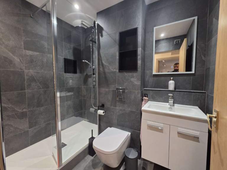 Stylish two bedroom flat with a balcony. 