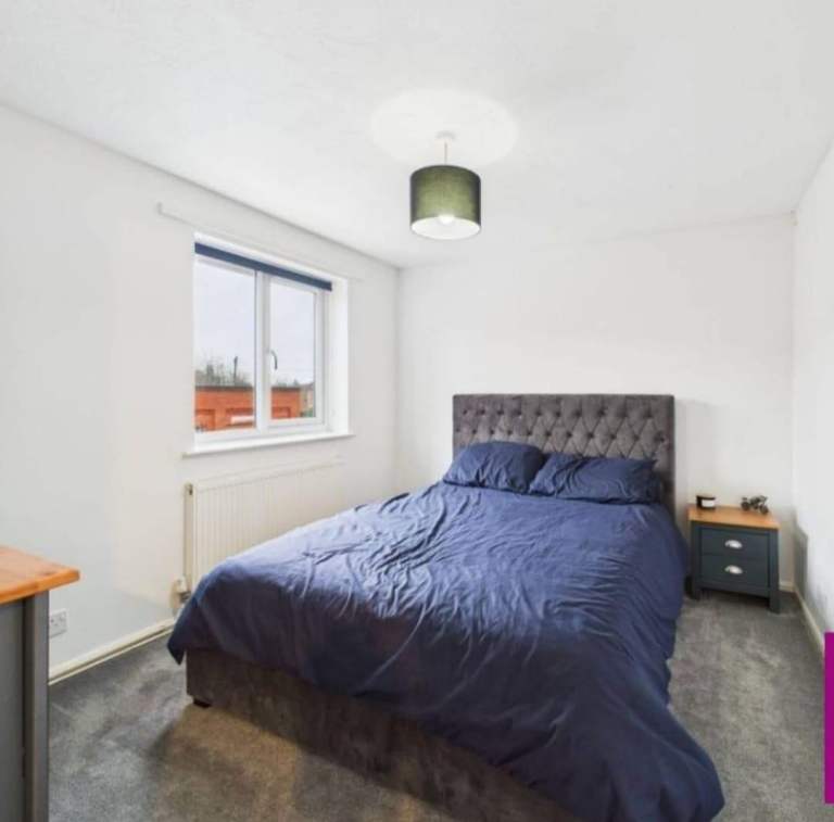 Spacious 2-Bed House for Rent-NN5 6JT