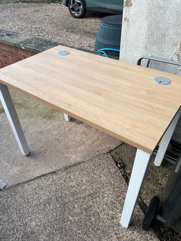 FREE DESK TO COLLECT 
