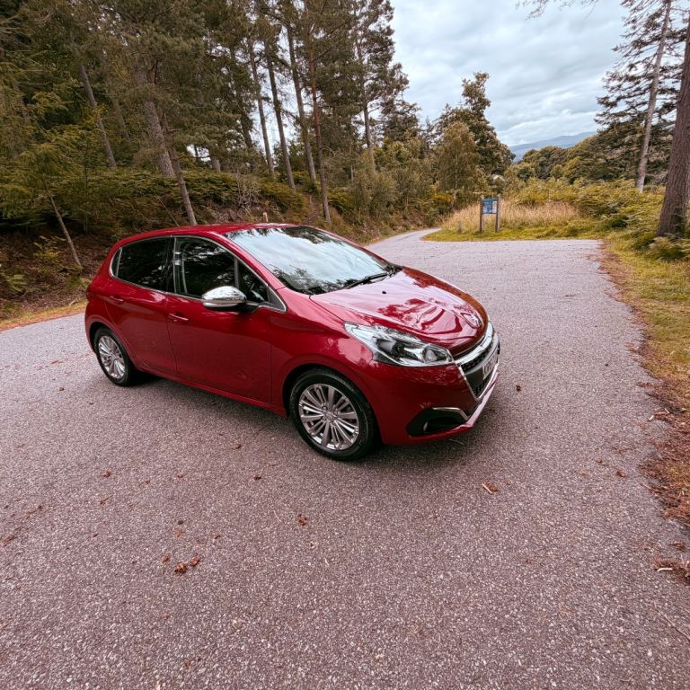 Peugeot 208 , petrol 1.2 , 20k miles , 5 door 