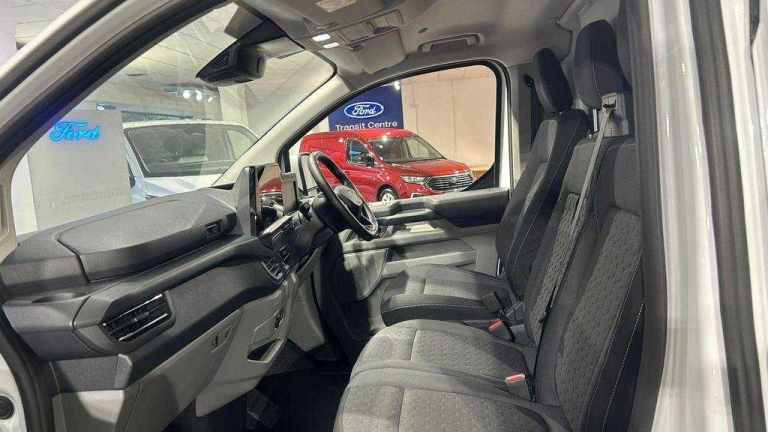  Ford Transit Custom 2.5 PHEV 232ps H1 Van Limited Auto Van Plug-In Hy Automatic