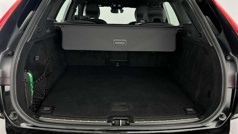 2022 Volvo XC60 Plus, B5 AWD mild hybrid, Petrol, Dark ESTATE Petrol/Electric Hybrid Automatic