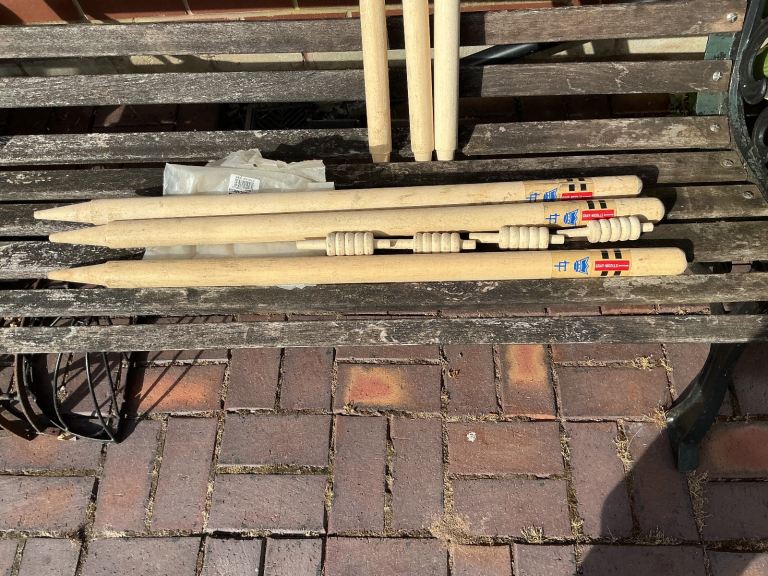 Grey Nichole’s adult 28” cricket stumps 