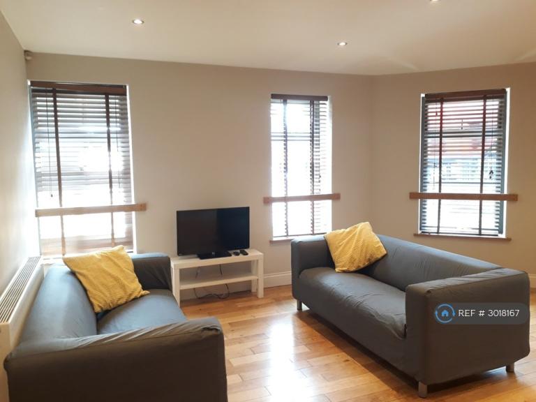 3 bedroom flat in Ferdinand Street, London, NW1 (3 bed) (#3018167)