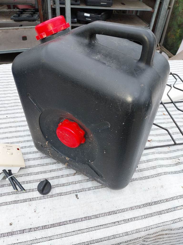 Caravan waste water container 