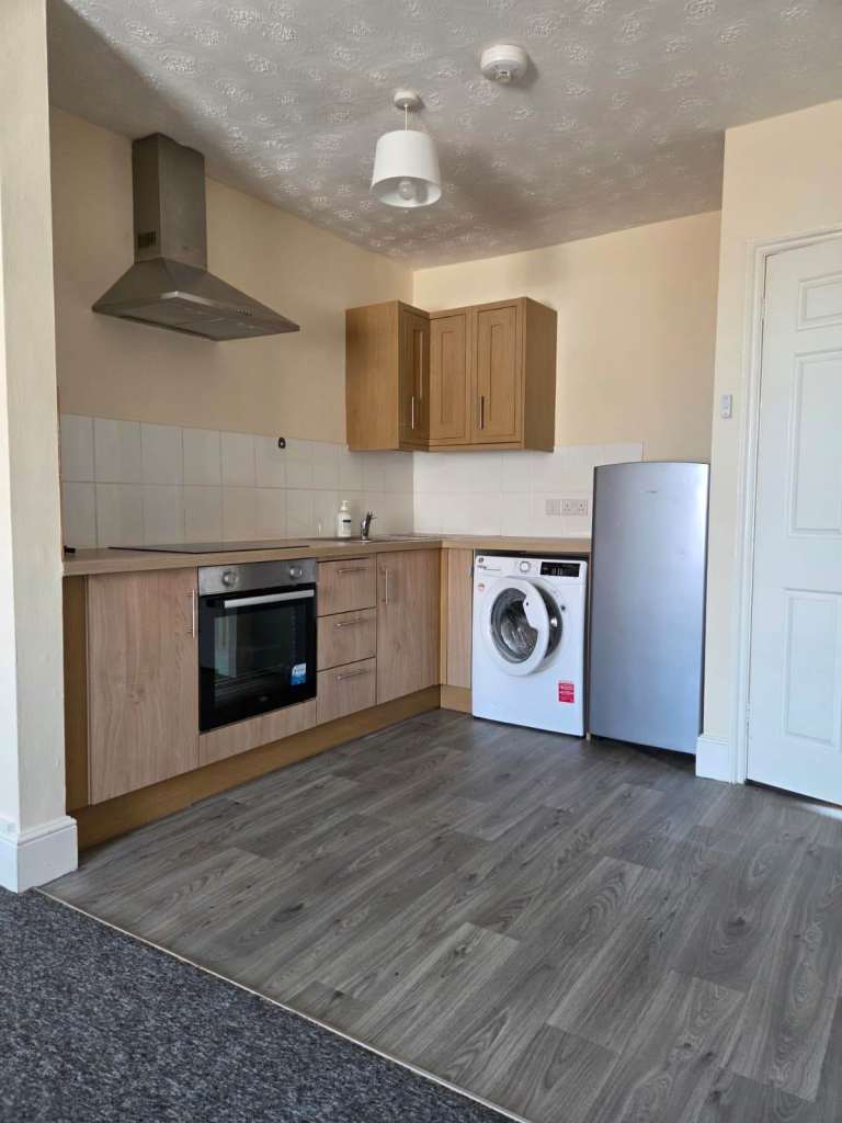 Charming 1-Bed First Floor Flat – Open-Plan Living – Available Now