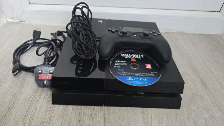 PS4, 500GB with Fusion Pro Controller, One CD Game All wires