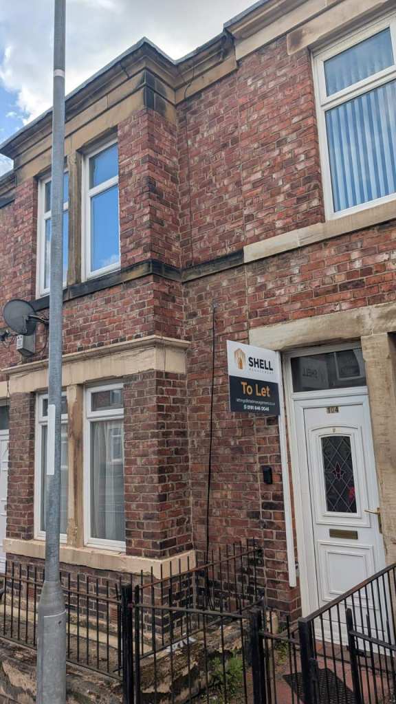Lovely 3 Bedroom Upper floor flat available to rent on Brinkburn Ave, Gateshead, NE8.