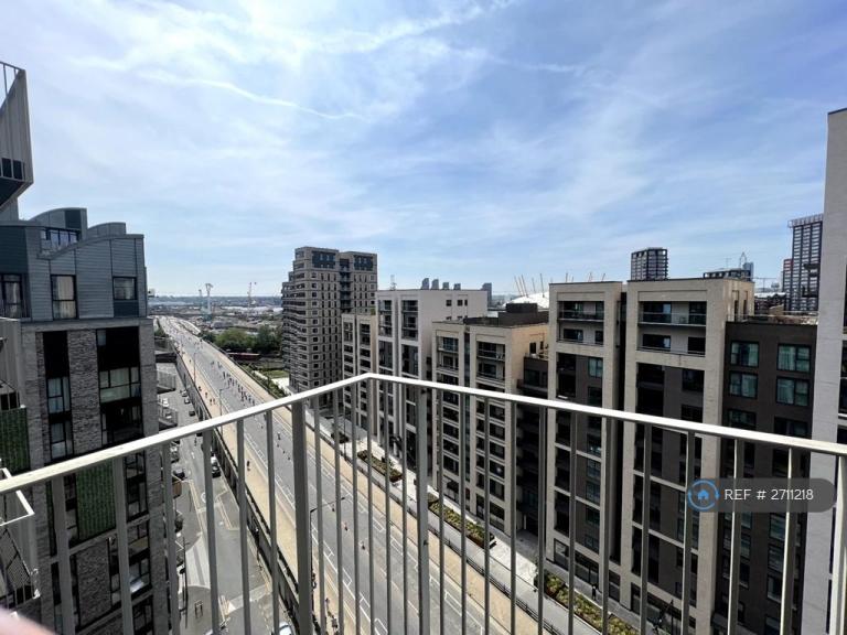 1 bedroom flat in Emily Street, London, E16 (1 bed) (#2711218)