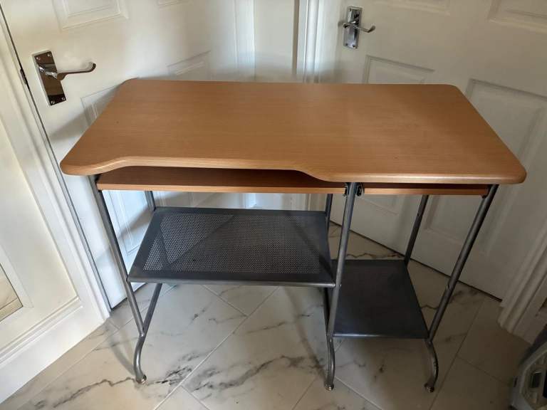 Computer desk