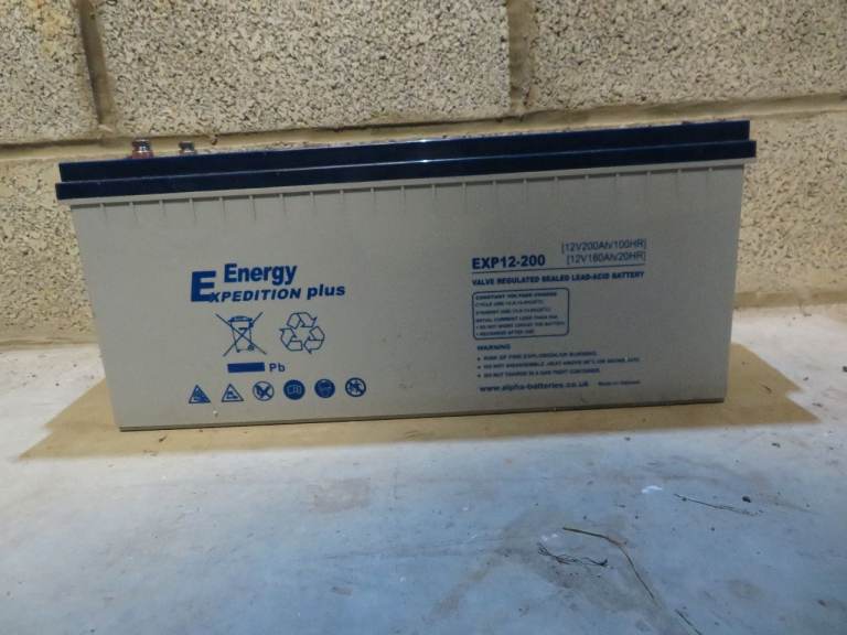 HEAVY DUTY LEASURE BATTERY IN EXCELLENT LITTLE USED CONDITION